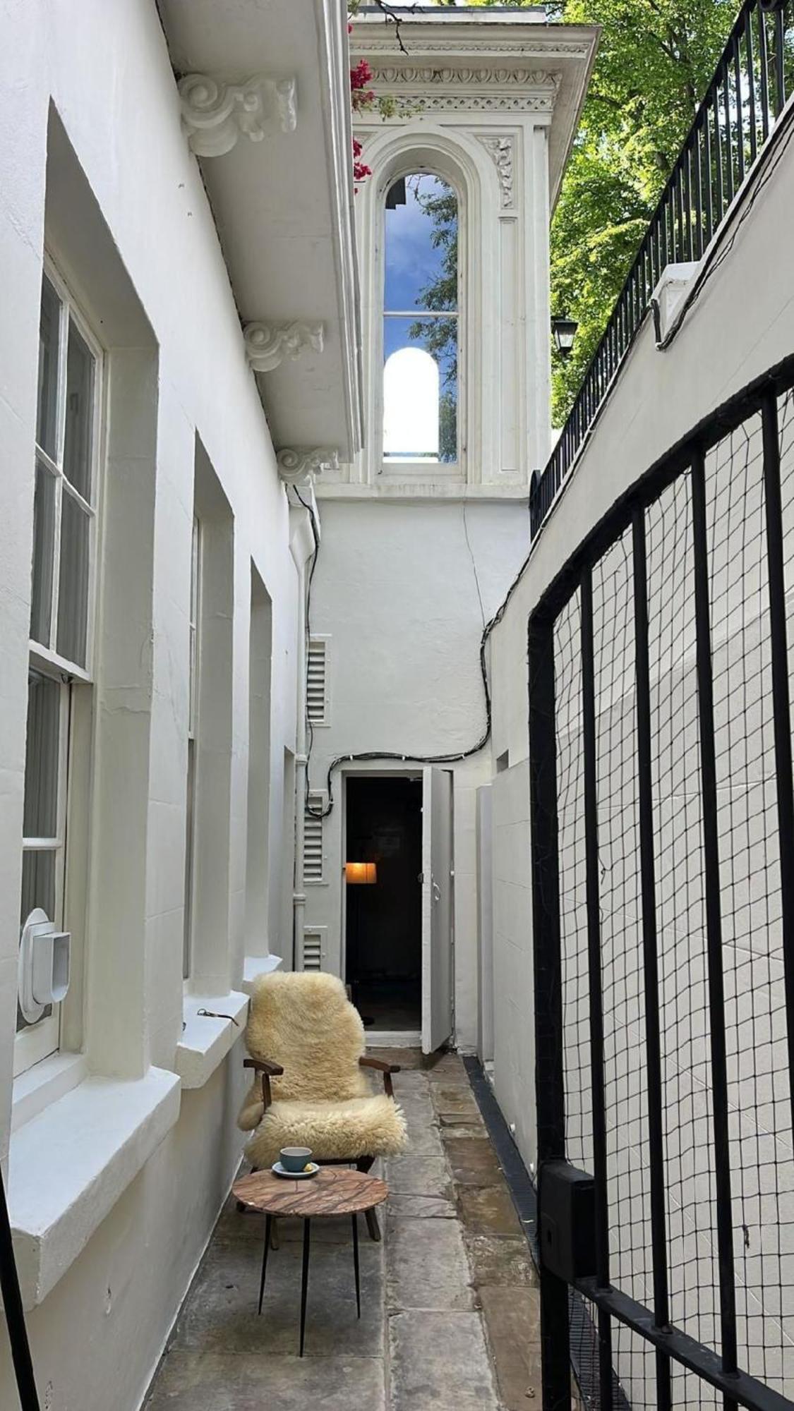 In Einer Mit Herrlichem Garten Und Katze Appartamento Londra